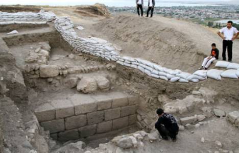 Van’daki Kazılarda Urartu Sarayı Bulundu!