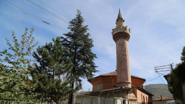 Tarihi Cami, Yıkılma Tehlikesine Karşı İbadete Kapatıldı