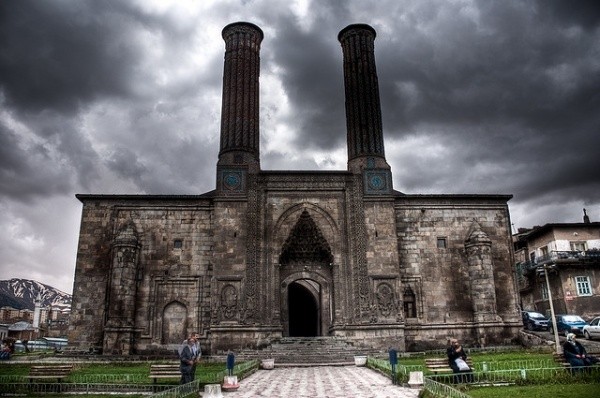 Erzurum Çifte Minareli Medrese Buzdan İnşa Edildi