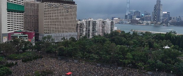Hong Kong’daki Protestoların Ekonomiye Faturası Büyüyor