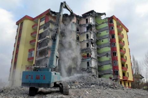 Hasarlı Bina Raporunu Rüşvetle Değiştirme İddiasıyla 10 Gözaltı!