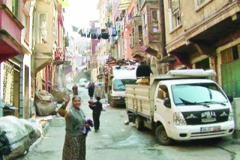 Tarlabaşı’ndaki Yıkımla Farklı Irklar Diğer Semtlere Göç Ediyor!