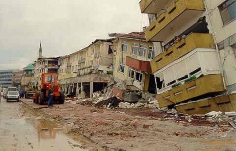 TOKİ,adapazarı deprem,adapazarı binaları,deprem, adapazarinda-164-hasarli-binadan-111inde-vatandaslar-oturuyor TOKİ,adapazarı deprem,adapazarı binaları,deprem