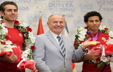 Kadir Topbaş, Londra Olimpiyatları’nda Kazananlara Daire Verdi!