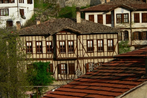 Konağını Restore Ettiremeyen, Satmayı Tercih Ediyor!
