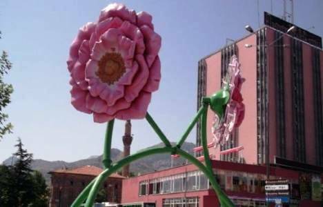 ispartada-goruntuyu-kirleten-heykel-kaldirilacak Isparta’da Görüntüyü Kirleten Heykel Kaldırılacak!