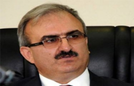 Van Valisi Münir Karaloğlu Kusurlu Deprem Konutunu Yıktırdı!