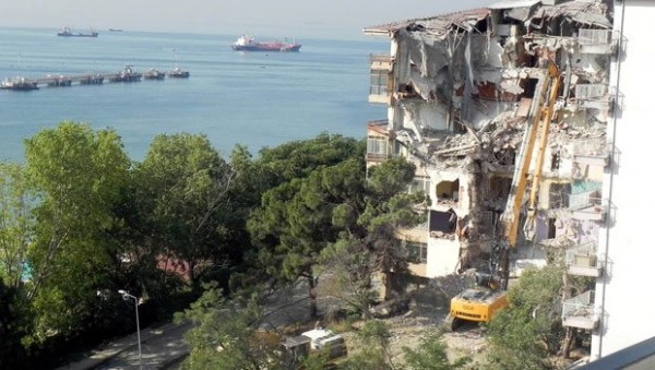 Avcılar Ambarlı’da Binaların Yıkımına Başlandı!