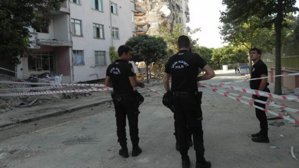Avcılar Ambarlı’da Binaların Yıkımına Başlandı! avcilar-ambarlida-binalarin-yikimina-baslandi-6