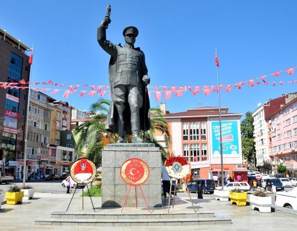 rizede-ataturk-heykeli-icin-referandum-karari-3