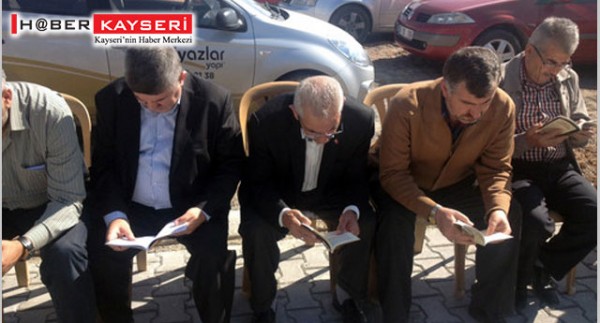 Okumaya Dikkat Çekmek İçin Temel Atma Töreninde Kitap Okuttu