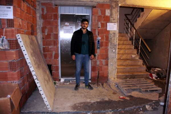 Üniversiteliye Bitmeyen Binalarda Yüksek Kirayla Ev