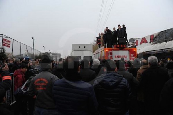 Gökçek Yangına Baktı, Rantı Gördü!