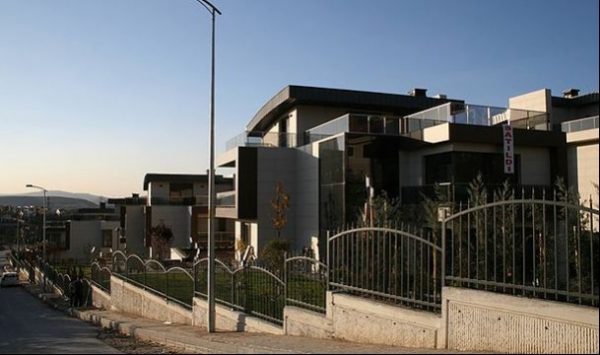 Eski Başbakan Ahmet Davutoğlu Bu Villada Oturacak