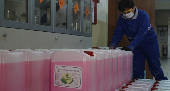 Fabrika Gibi Çalışan Meslek Lisesi 15 Günde 100 Tondan Fazla Dezenfektan Üretti Fabrika Gibi Çalışan Meslek Lisesi 15 Günde 100 Tondan Fazla Dezenfektan Üretti