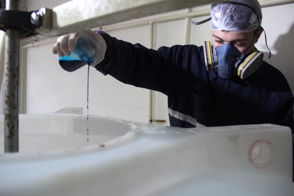 Fabrika Gibi Çalışan Meslek Lisesi 15 Günde 100 Tondan Fazla Dezenfektan Üretti Fabrika Gibi Çalışan Meslek Lisesi 15 Günde 100 Tondan Fazla Dezenfektan Üretti
