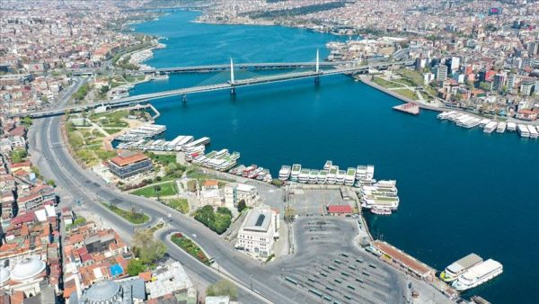 İstanbul’da Cadde, Meydan, Park ve Sahiller Boş Kaldı İstanbul’da Cadde, Meydan, Park ve Sahiller Boş Kaldı