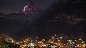 Türk Bayrağı İsviçre Alpleri’nin Zirvesinde