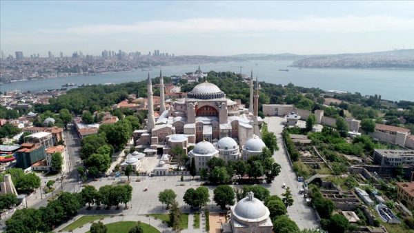 Evliya Çelebi Seyahatnamesi’ndeki Gizemli Ayasofya Evliya Çelebi Seyahatnamesi’ndeki Gizemli Ayasofya