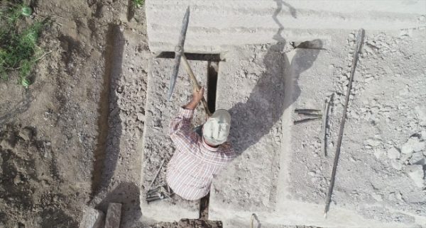 Yarım Asırdır “küfeki taşı” Keserek Geçimini Sağlıyor Yarım Asırdır “küfeki taşı” Keserek Geçimini Sağlıyor
