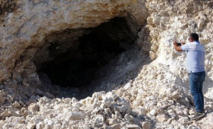 Van’da 3 Bin Yıllık Kaya Mezarları Bulundu