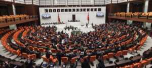 Meclis’te Kabul Edildi: En Düşük Emekli Maaşı 10 Bin TL Olacak