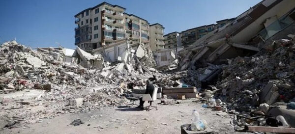 TMMOB’dan Deprem Bölgesi İçin Uyarı: Usulsüz Müteahhitler Bölgeyi Yeniden Riske Atıyor TMMOB’dan Deprem Bölgesi İçin Uyarı: Usulsüz Müteahhitler Bölgeyi Yeniden Riske Atıyor
